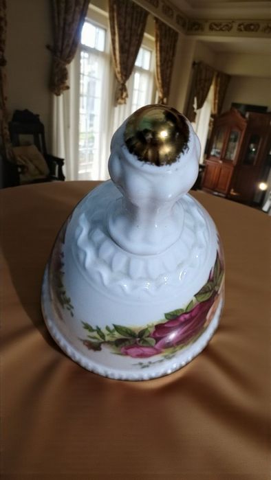 Porcelanowy dzwonek Royal Albert