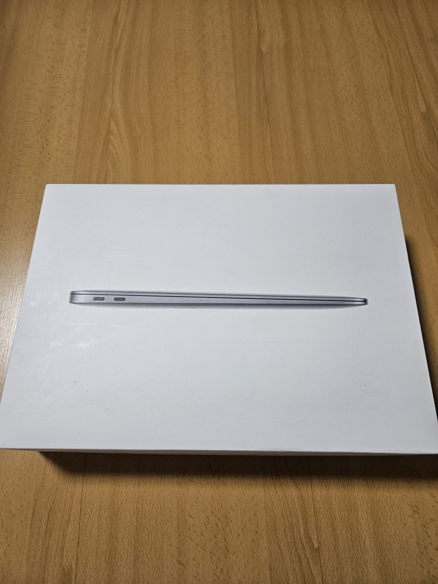 Macbook Air M1 8GB/256GB