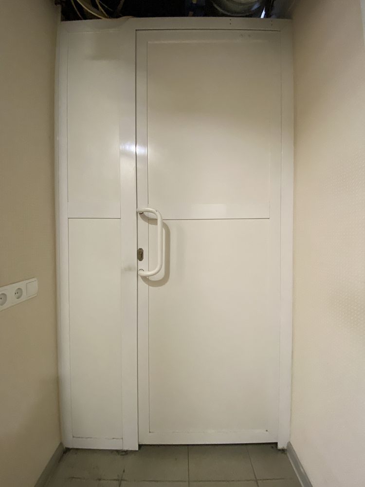 Металлопластиковая перегородка с дверью