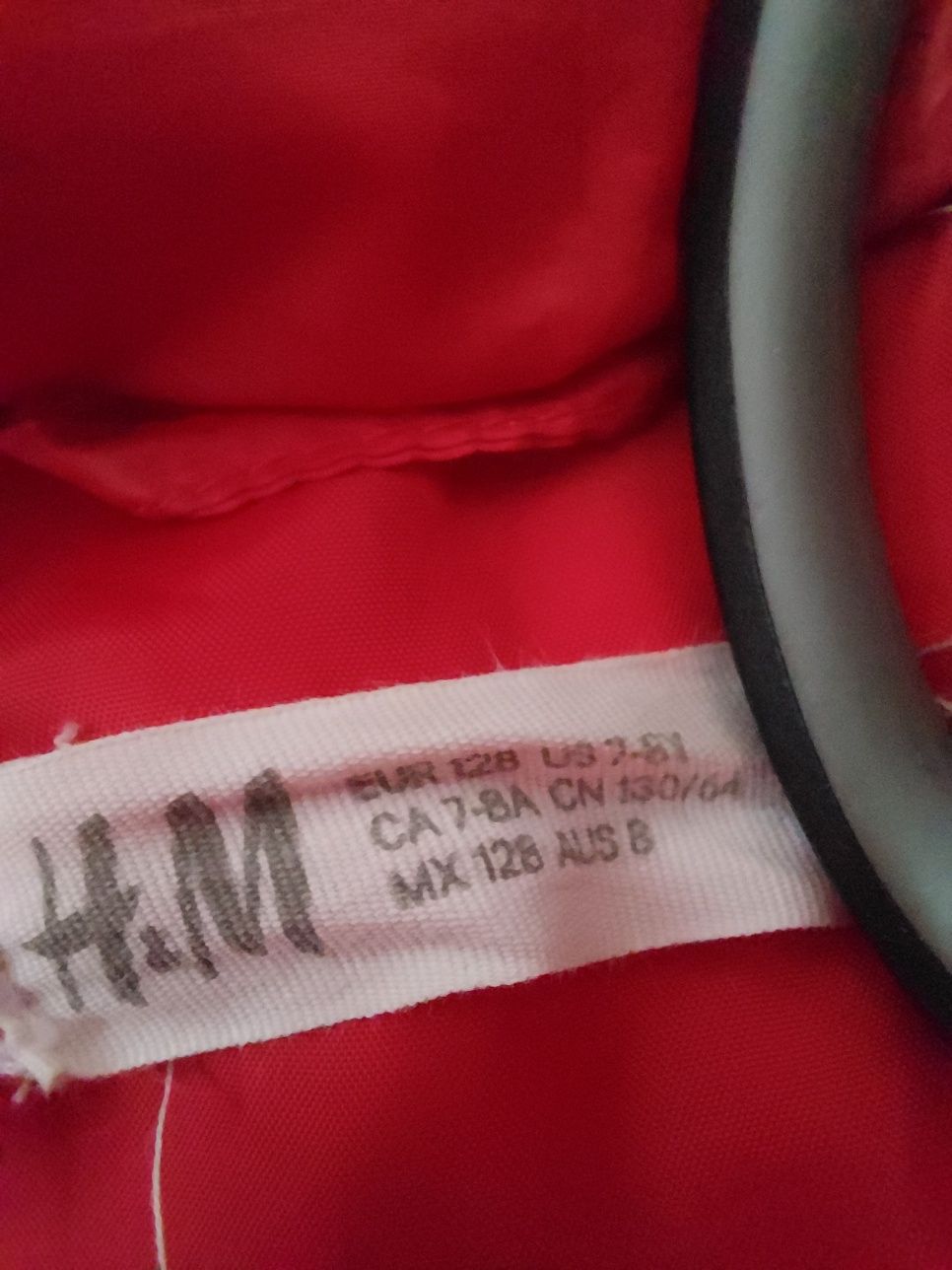 Czerwona lekka kurtka pikowana H&M dla dziewczynki 128