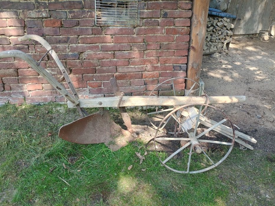 Pług konny zabytkowy