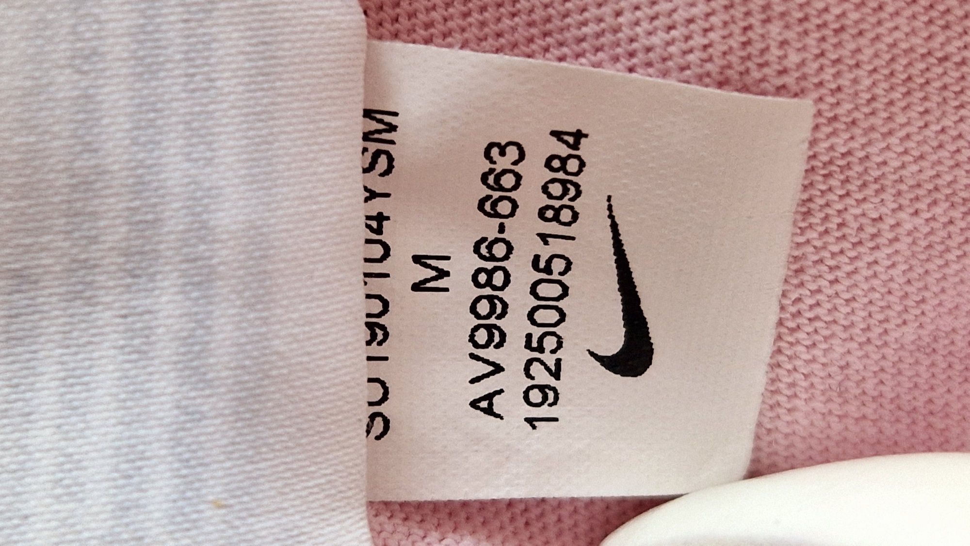 Jasnoróżowy prosty t-shirt, podkoszulek The Nike Tee vintage eur M