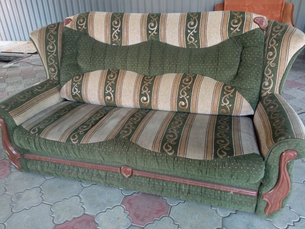 Диван раскладной, ширина 1.90