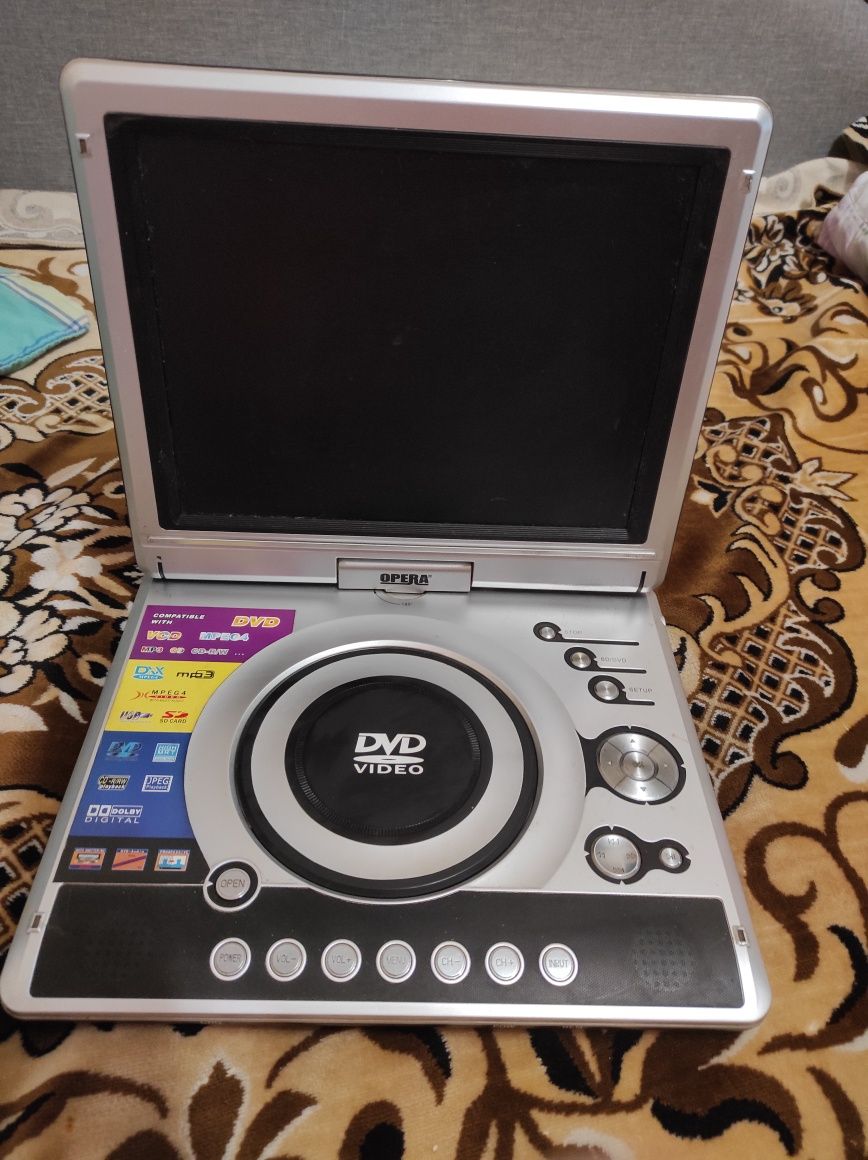 Портативный DVD плеер Opera OP-1680D с телевизором