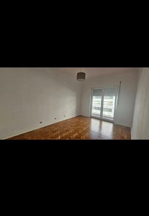 Quarto para alugar casal o solteiro  ao pé de estação de comboio