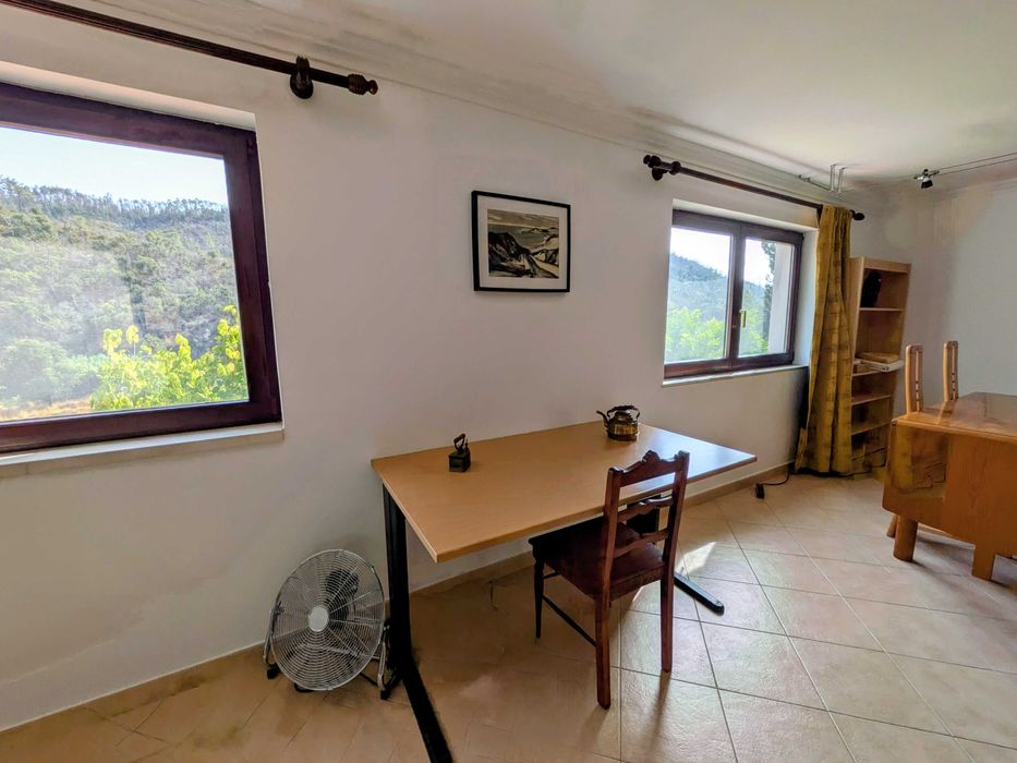 Retiro na natureza com terraço e vista