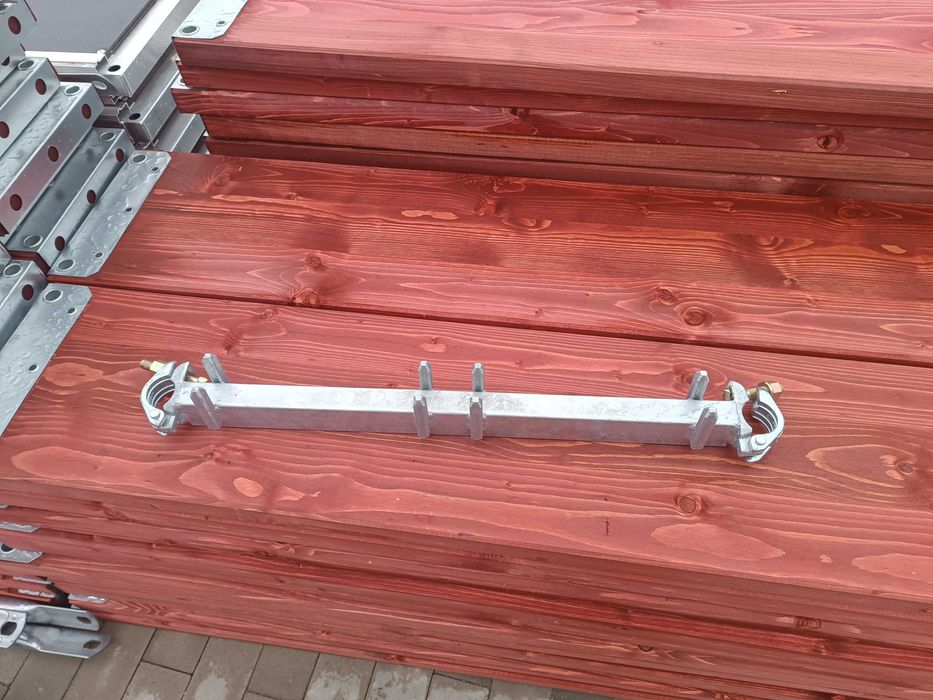 Wynajem rusztowania fasadowe plettac ramowe