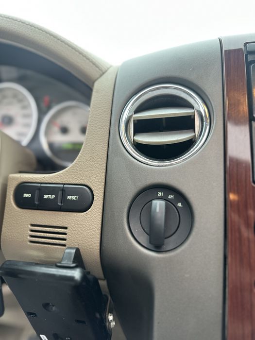 Ford F-150 Lariat повний привід•в доброму стані