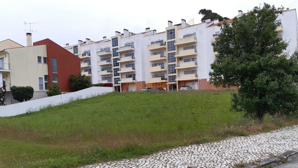 Excelente lote de terreno para construção de moradia na Fig. da Foz