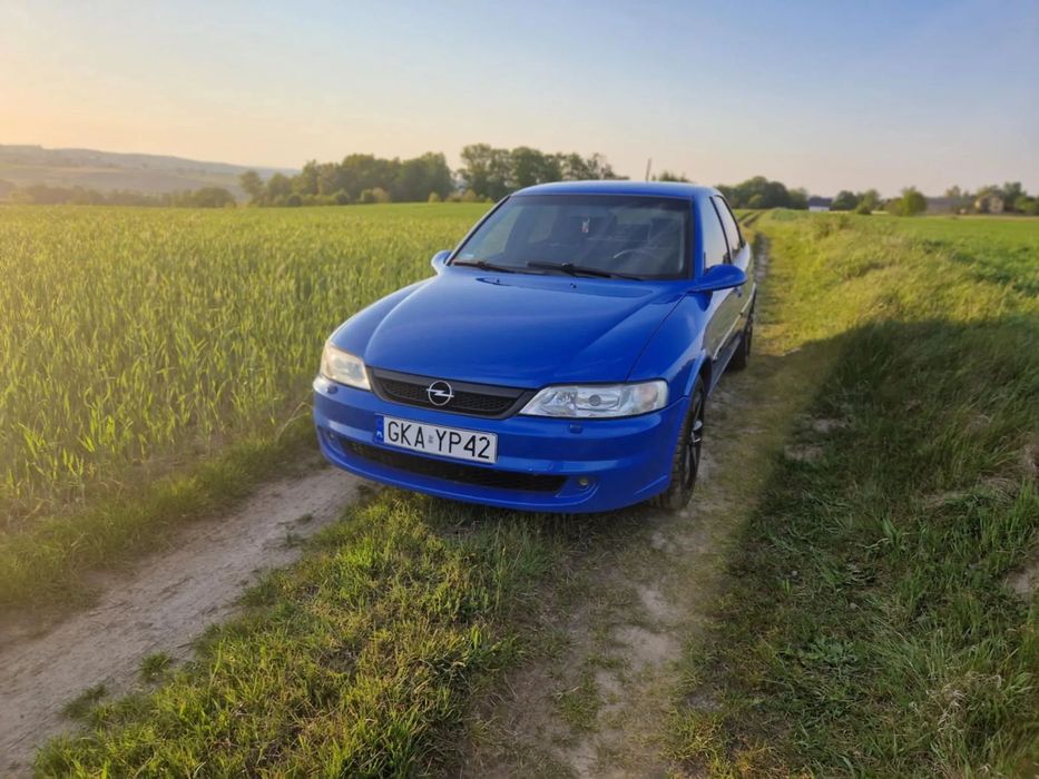 Opel Vectra Opel Vectra B 2.0 • Zender • Xenon • Full Car Audio Hertz • Remus