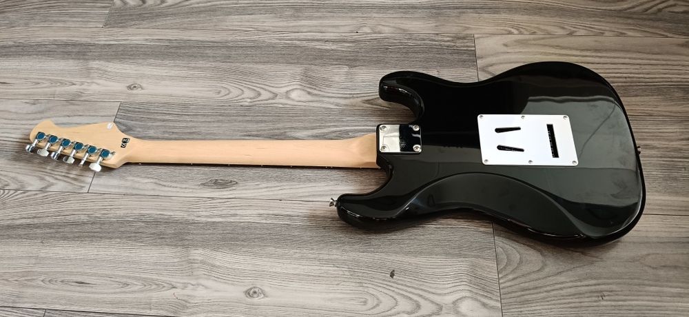 Nowa gitara elektryczna