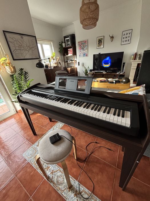 Piano Yamaha P45 com stand