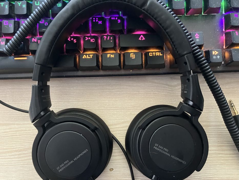 Навушники beyerdynamic dt 240 pro