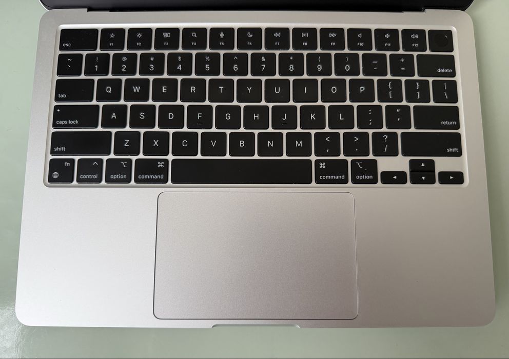 MacBook Air M2 13.6’ 2022 16Gb 1Tb A2681 Silver