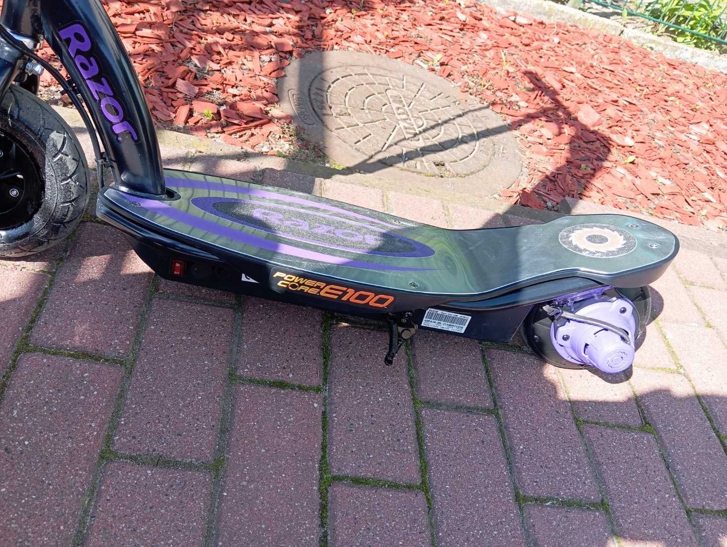 Razor hulajnoga elektryczna E100 PowerCore Purple dla dzieci 7+