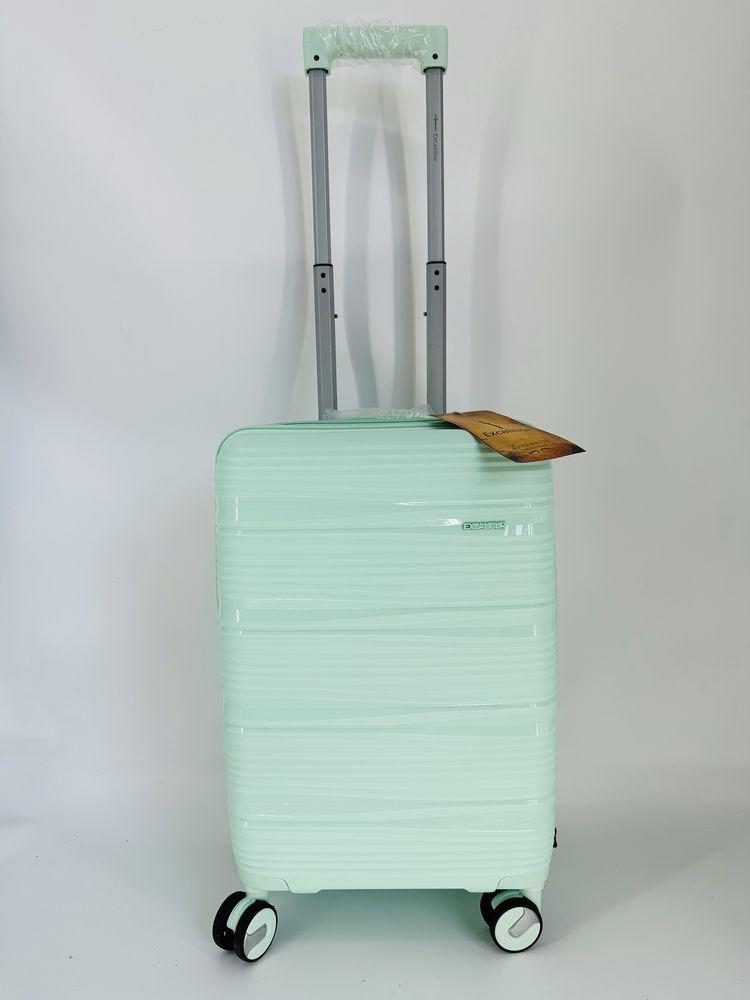 Nowa walizka PP 55x40x20/ mix kolor