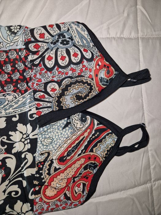 Vestido em licra com parte do peito Almofada .