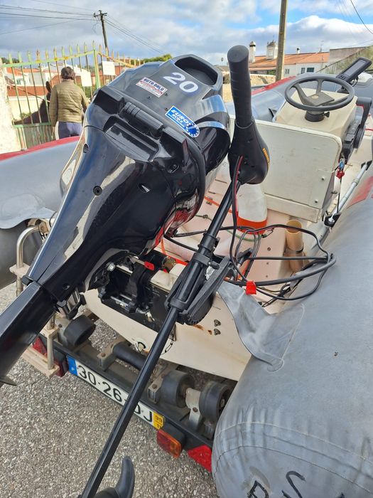 Barco Bombard 4,40m + Motor Novo 20cv + Atrelado – 5.500 €