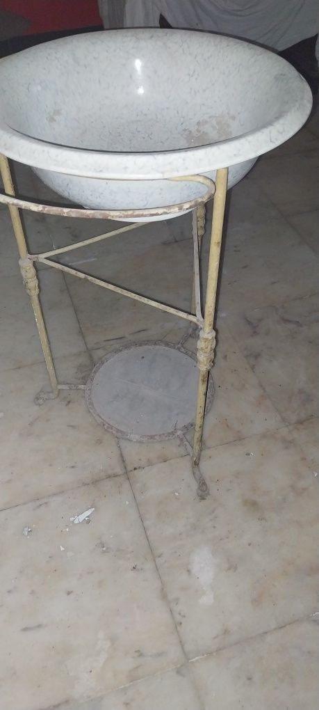 Antigas bacias/ lavatório