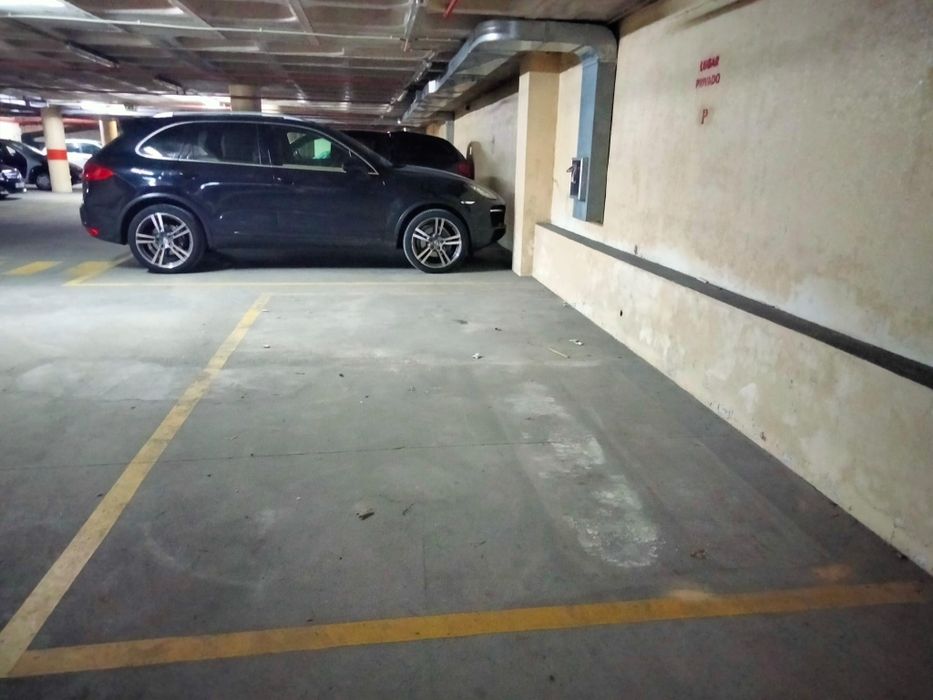 Alugo lugar garagem Av. REPÚBLICA