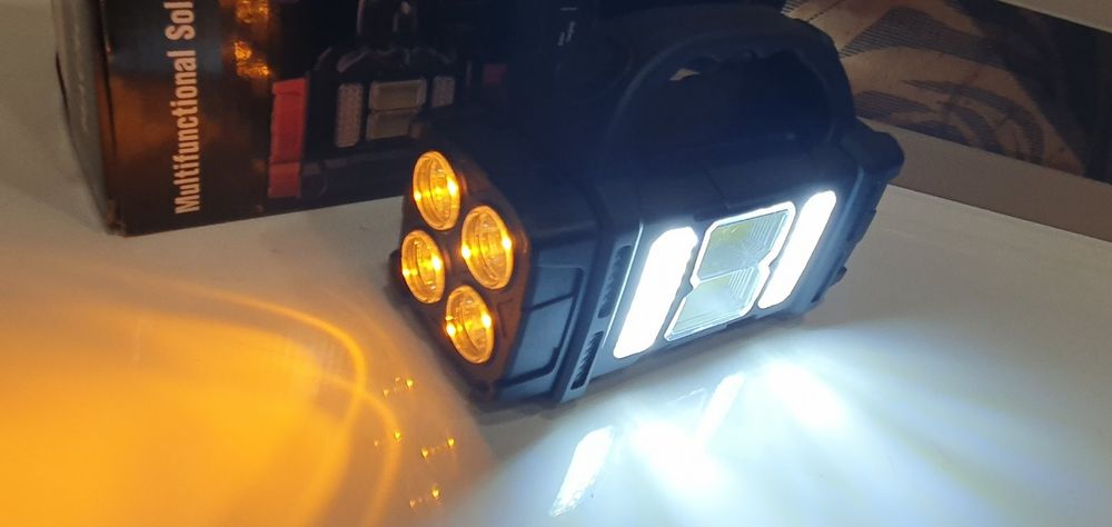 Современный многофункциональный фонарь с солнечной панелью .