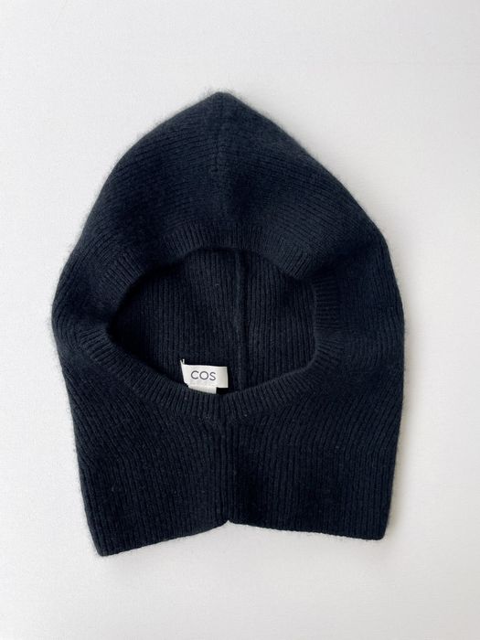 COS Czarna balaclava kaszmir wełna