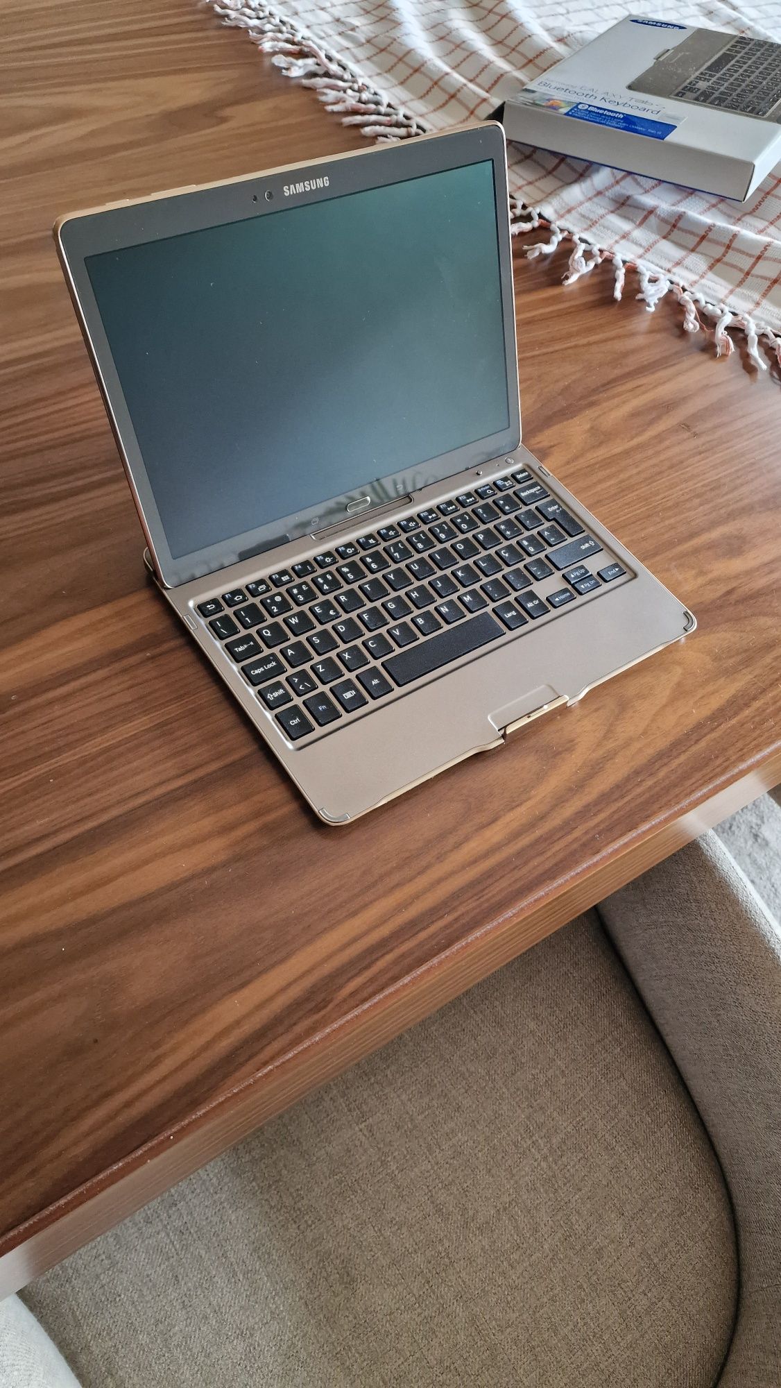 Samsung Galaxy Tab S com capa e teclado wireless
