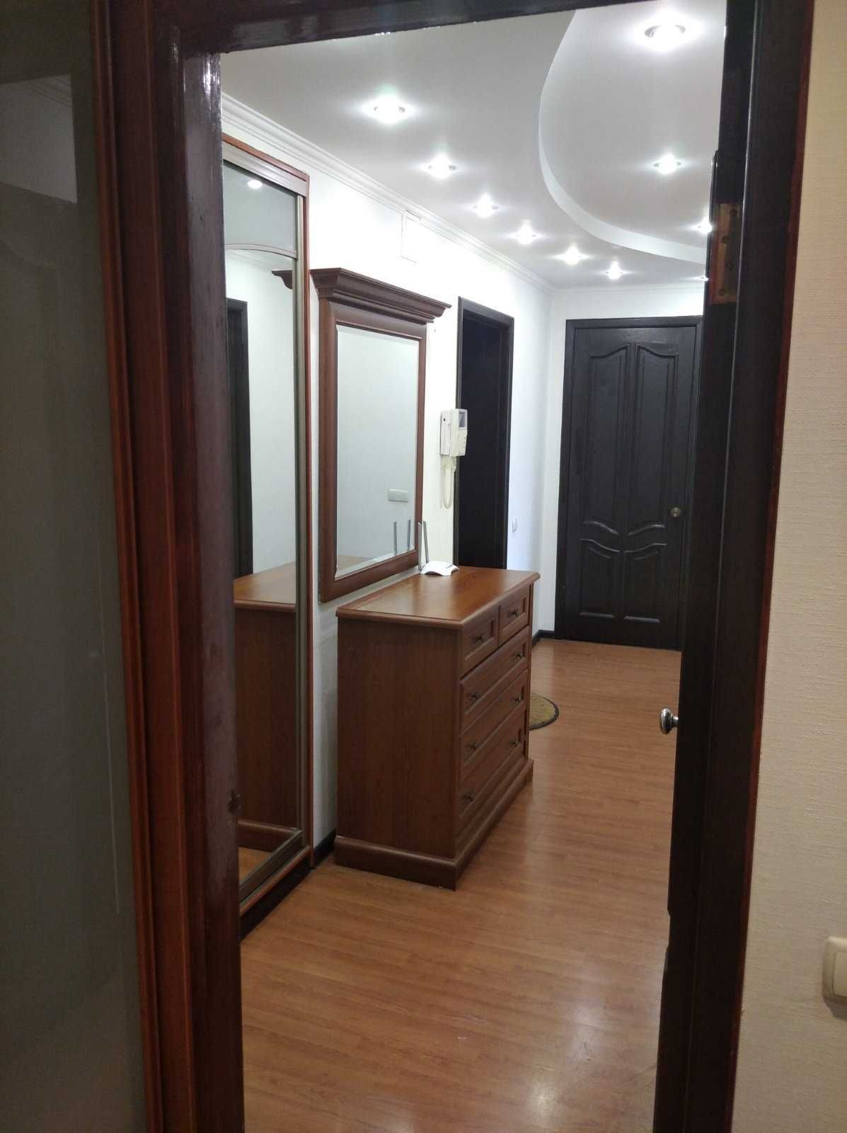Сдам 2 комнатную квартиру в центре.