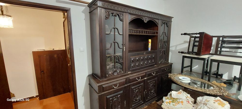 Aparador antigo em bom estado