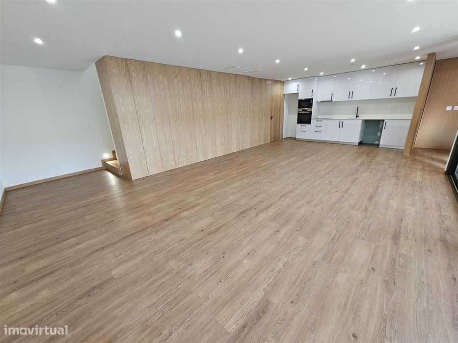 Moradia T3 Nova-2ª linha de mar-Aver-o-Mar-Póvoa de Varzim