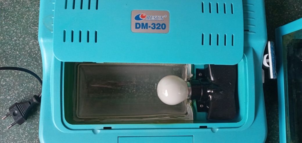 Продам аккуратный,  удобный аквариума  RESUN DМ 320.