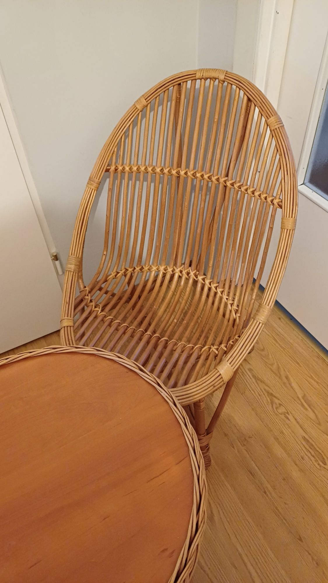 Stolik z krzesłami