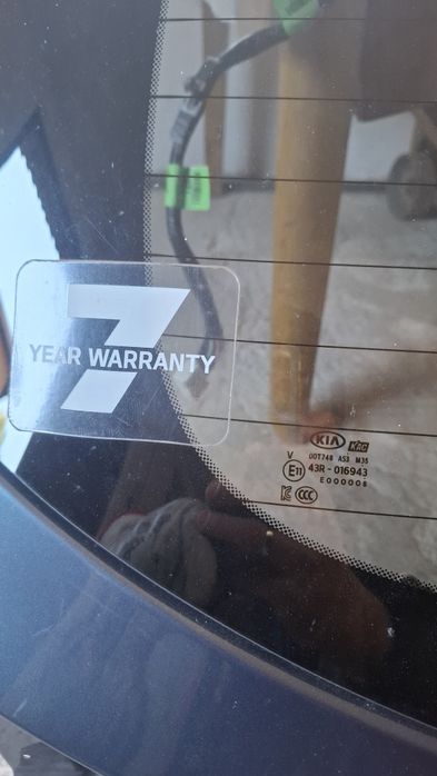 Szyba tylna. klapa tylna uszkodzona plus elektryka Kia Rio IV
