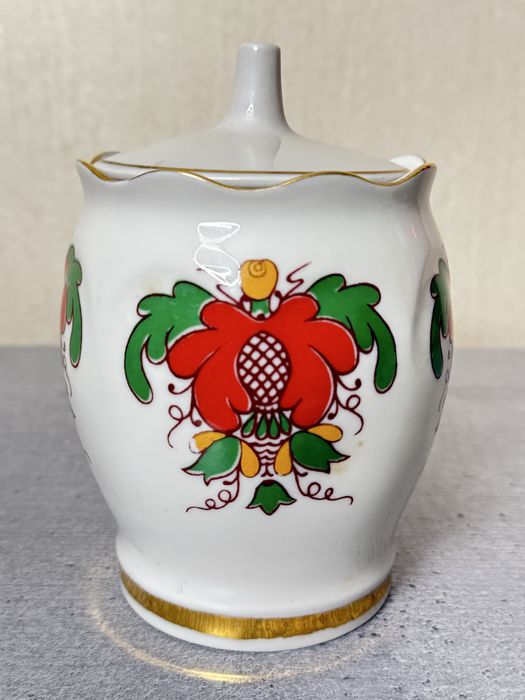 Сахарніца фарфорова радянська