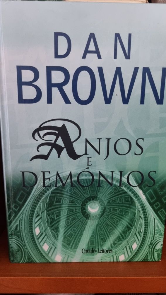 Anjos e Demónios - Dan Brown