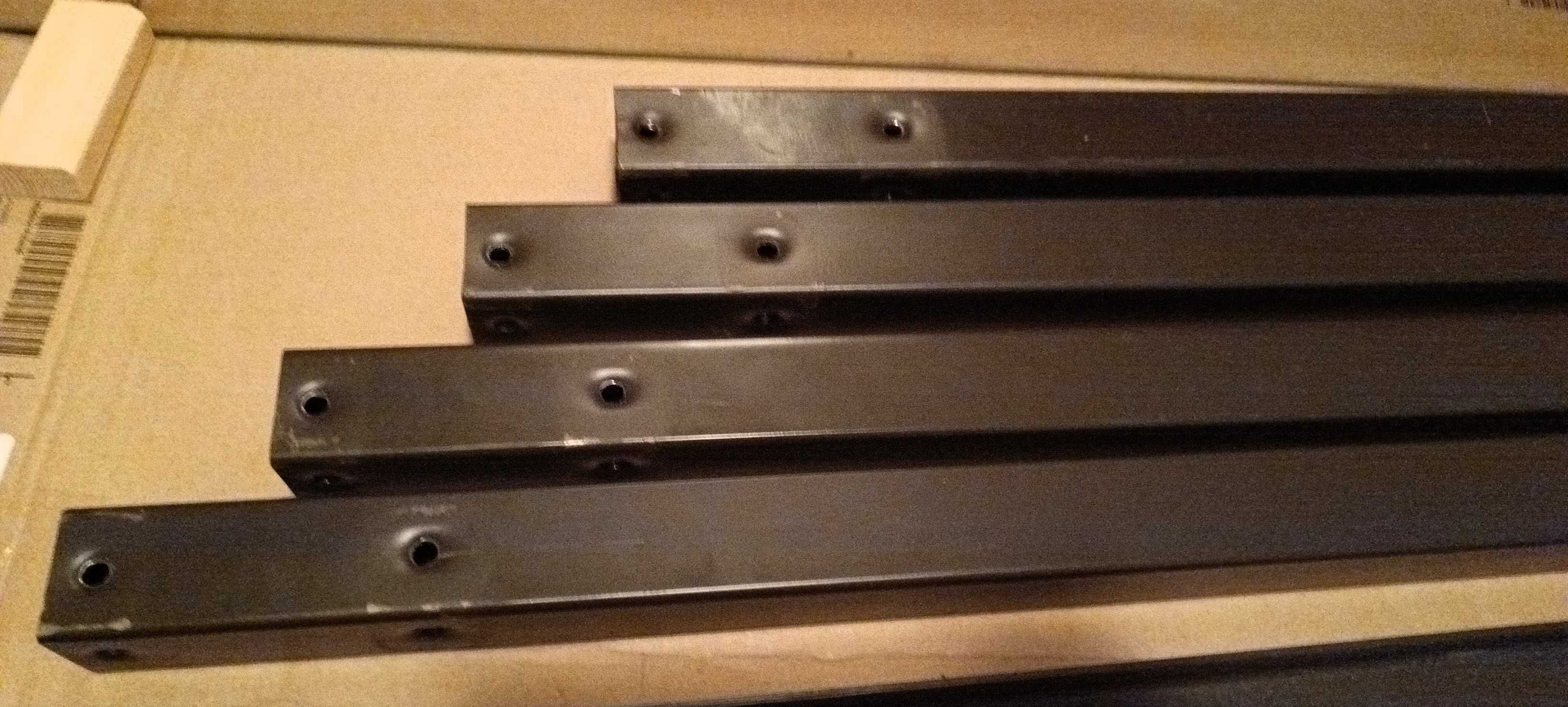Mesa em metal e vidro, interior e exterior. Em muito bom estado