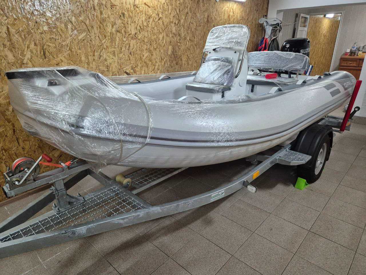 Продається човен Deluxe GALA A400L з мотором та лафетом