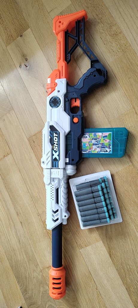 Zuru Xshot Max attack