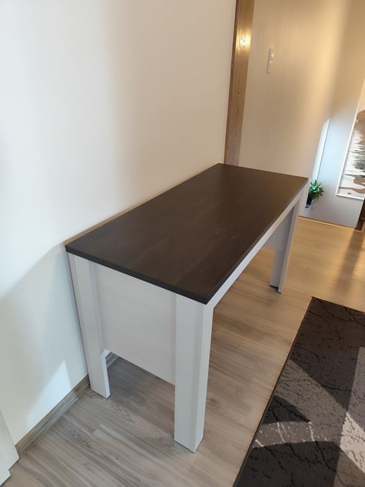 Biurko używane czarno-białe