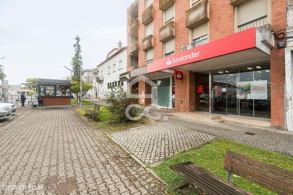 Espaço comercial com 771 m2 no centro de Vendas Novas