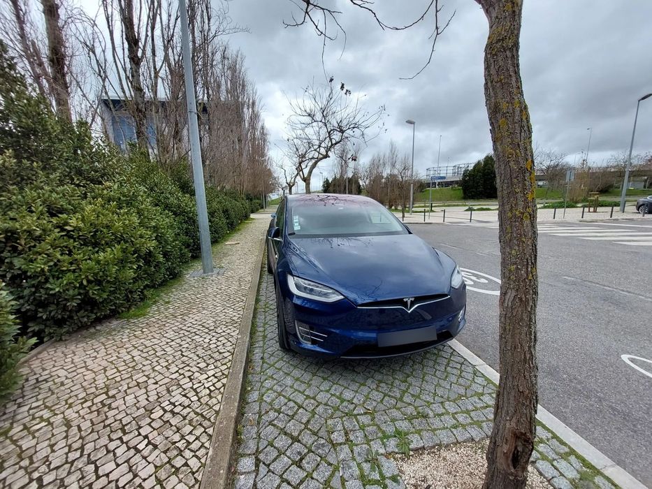 Tesla Model X 90D AWD