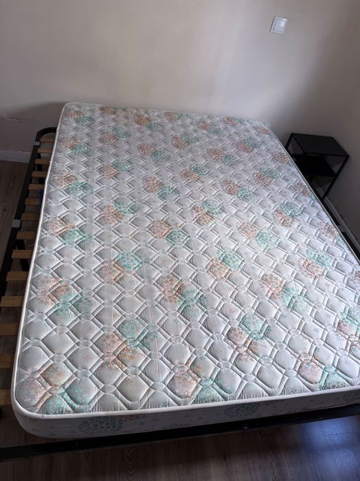 Cama casal + colchão + par de mesa de cabeceira com ÓTIMO PREÇO!