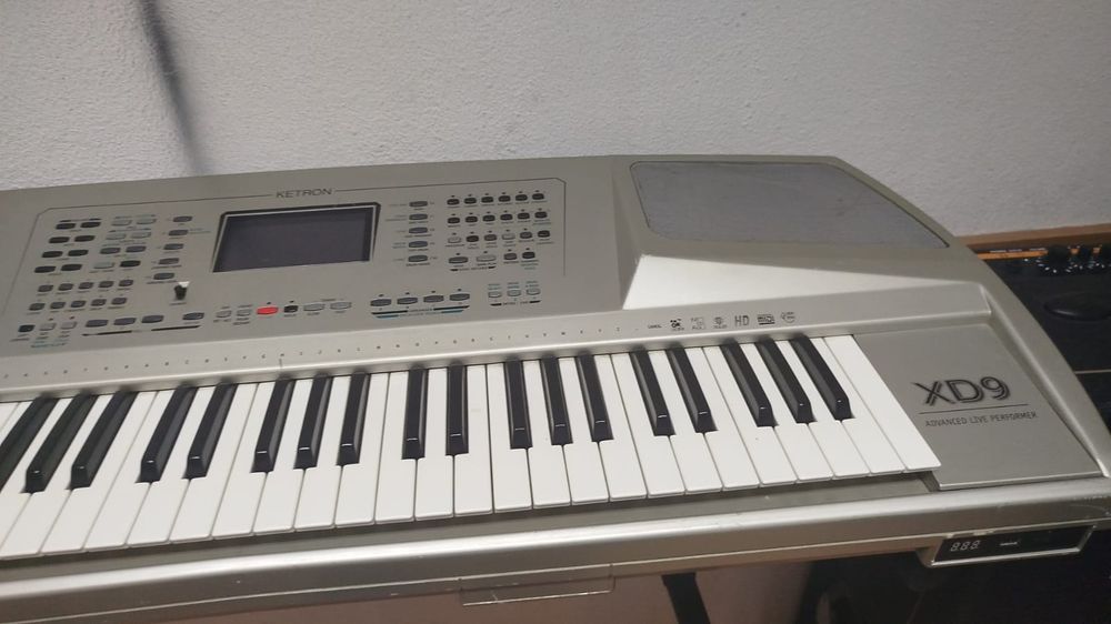 Teclado de arranjador, o Ketron XD9