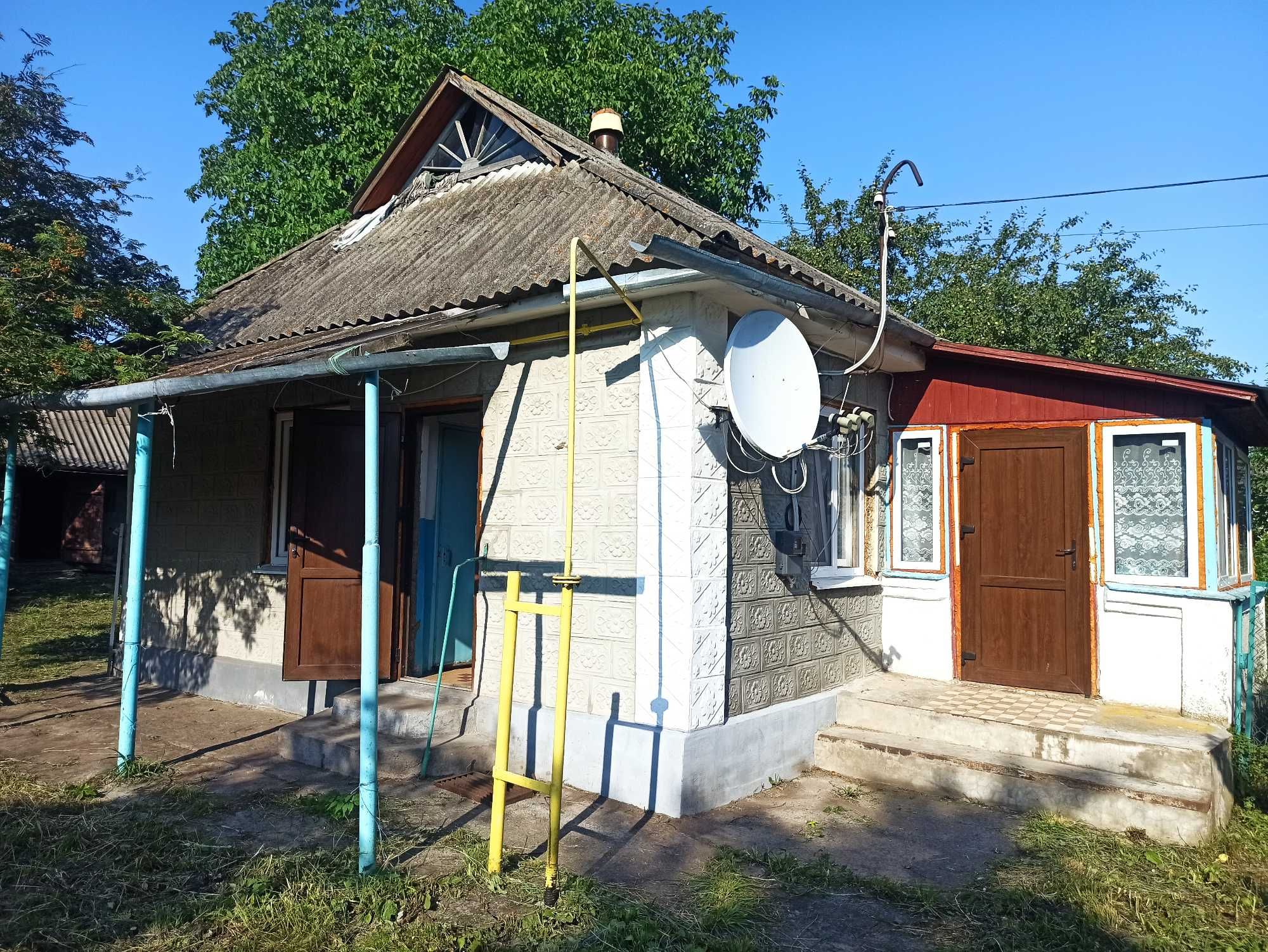 Будинок з ділянкою село Сальниця