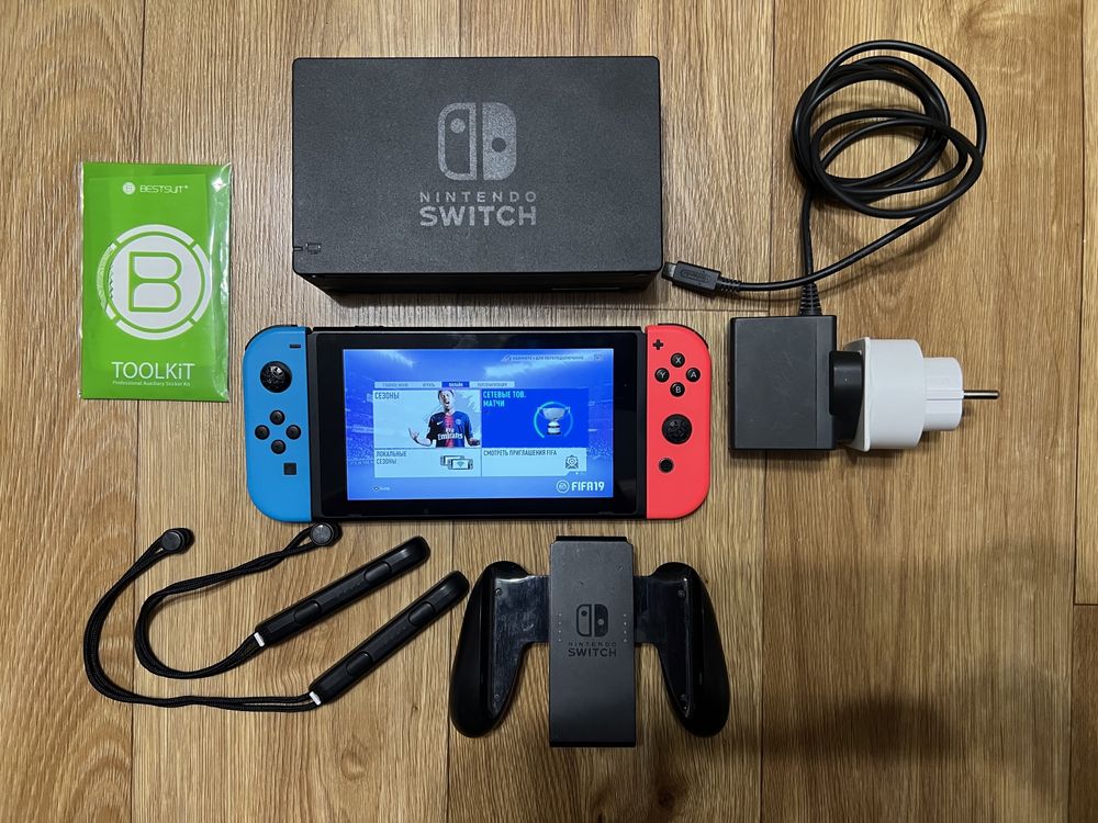 Приставка Консоль Nintendo Switch с комплектом аксесуаров и играми