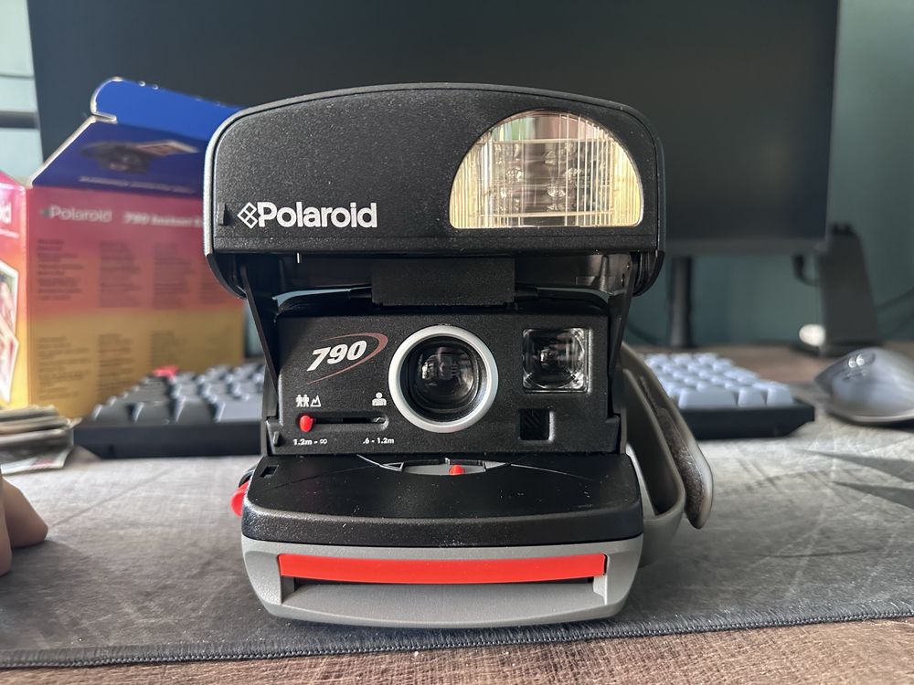 Polaroid 790 Instant Camera