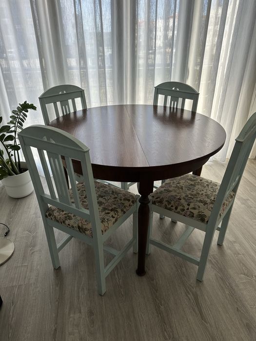 Mesa de sala com 5 cadeiras