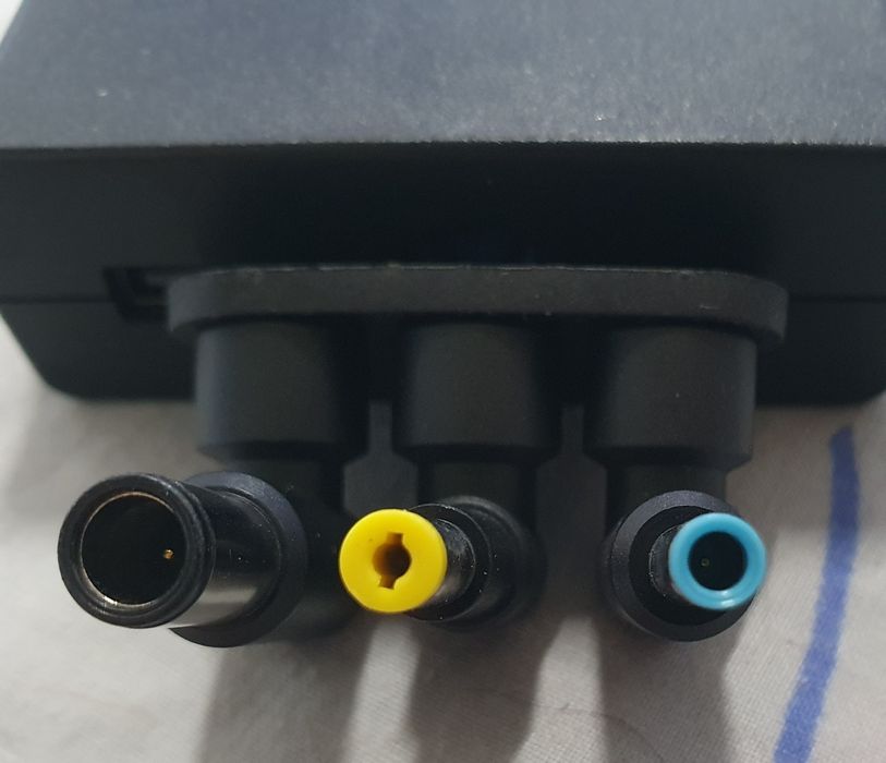 Компактна, оригінальна авто зарядка для ноутбука HP model HSTNN-DA36