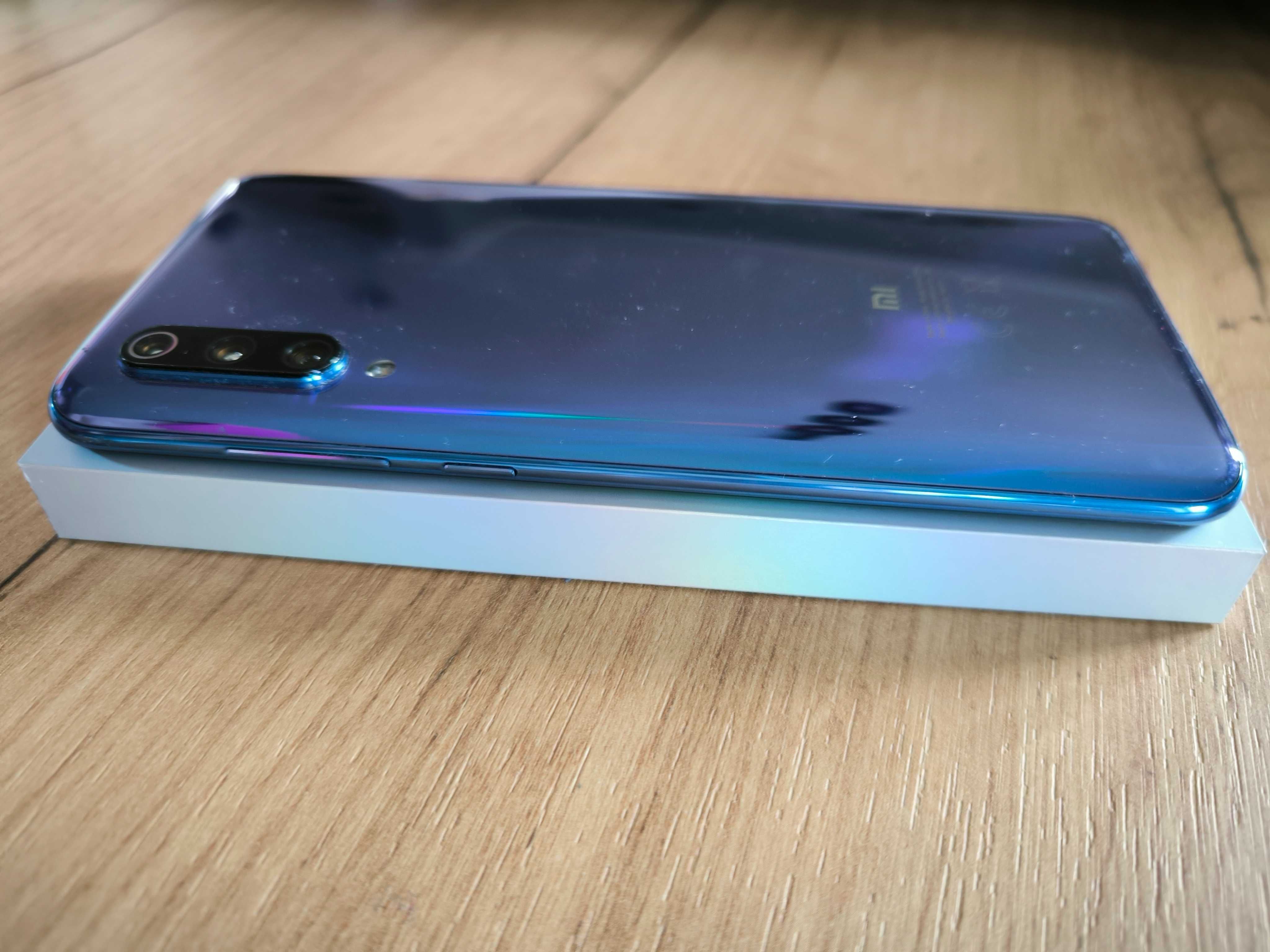 Smartfon Xiaomi Mi9 sprawny i zadbany