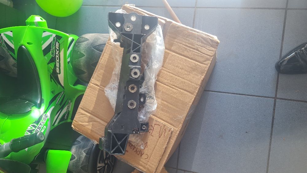 Mocowanie Pas Przód INFINITI Q50 Wspornik Prawa Prawy chłodnica klimy